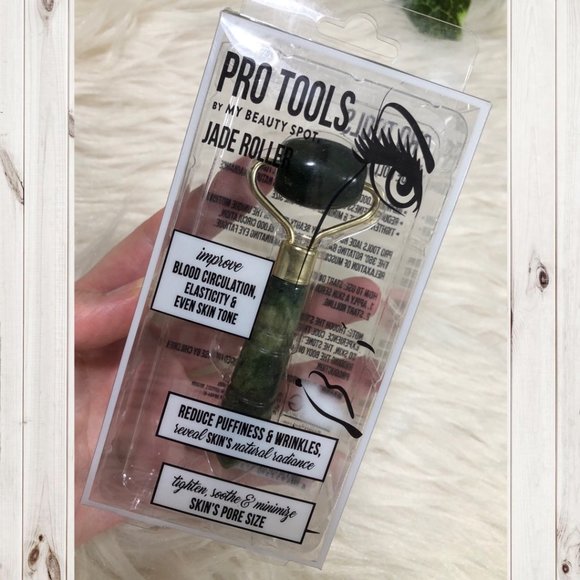Accessories - Dark Green Jade Face Roller!